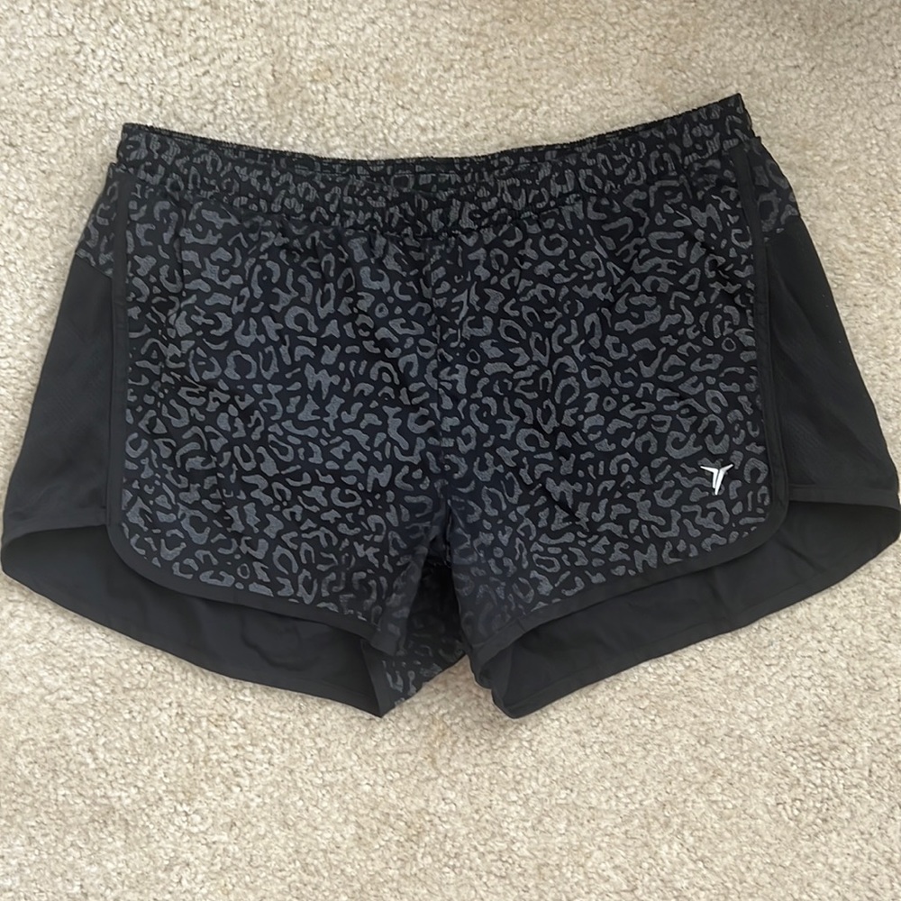 Old Navy Active black leopard print athletic running shorts size M